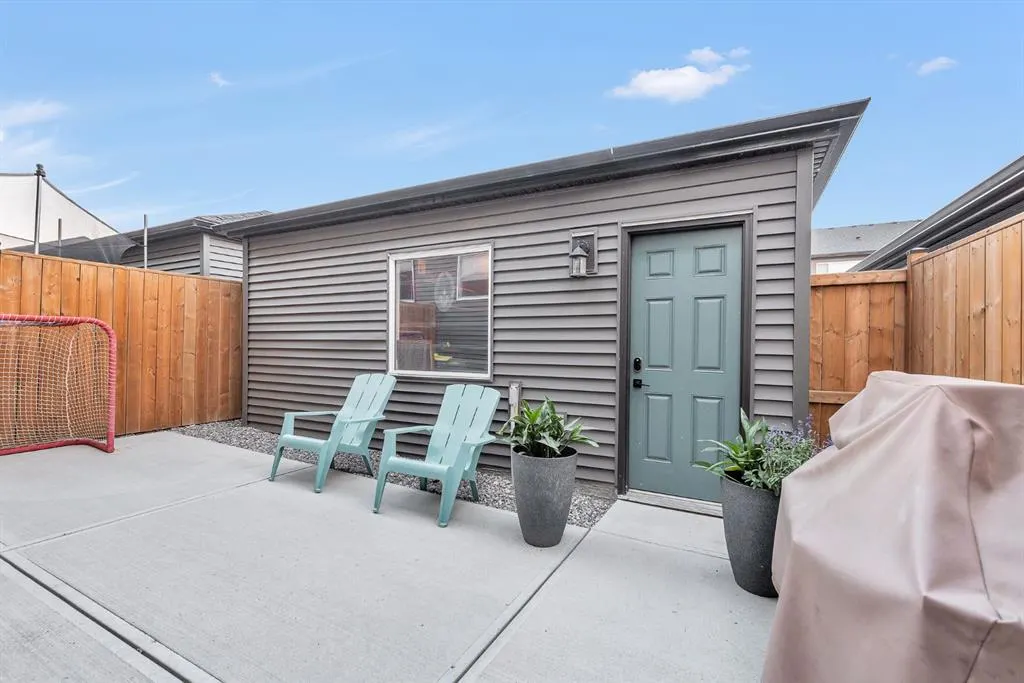 32 Legacy Reach Crescent SE