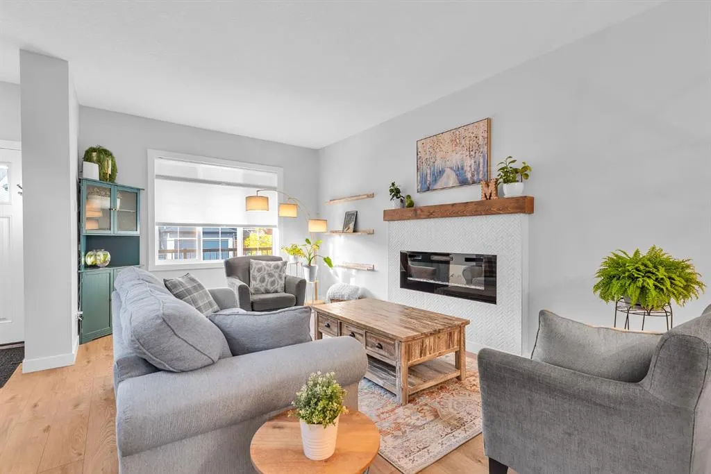 32 Legacy Reach Crescent SE