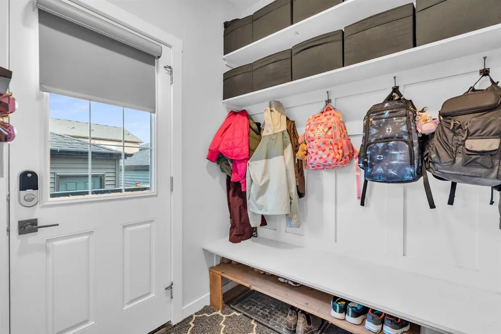 32 Legacy Reach Crescent SE