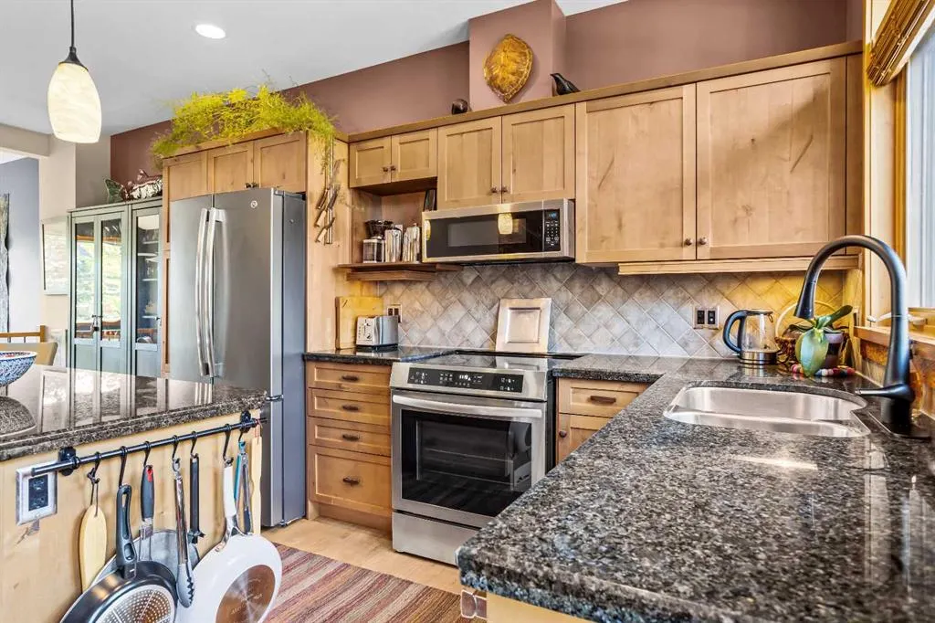 137 Wapiti Close, #27