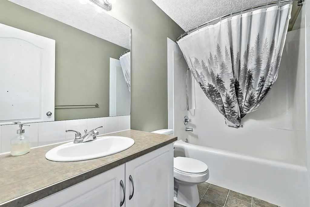 83 Crystalridge Close