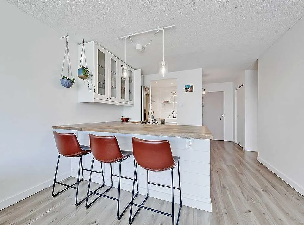 332 Cedar Crescent SW, #302