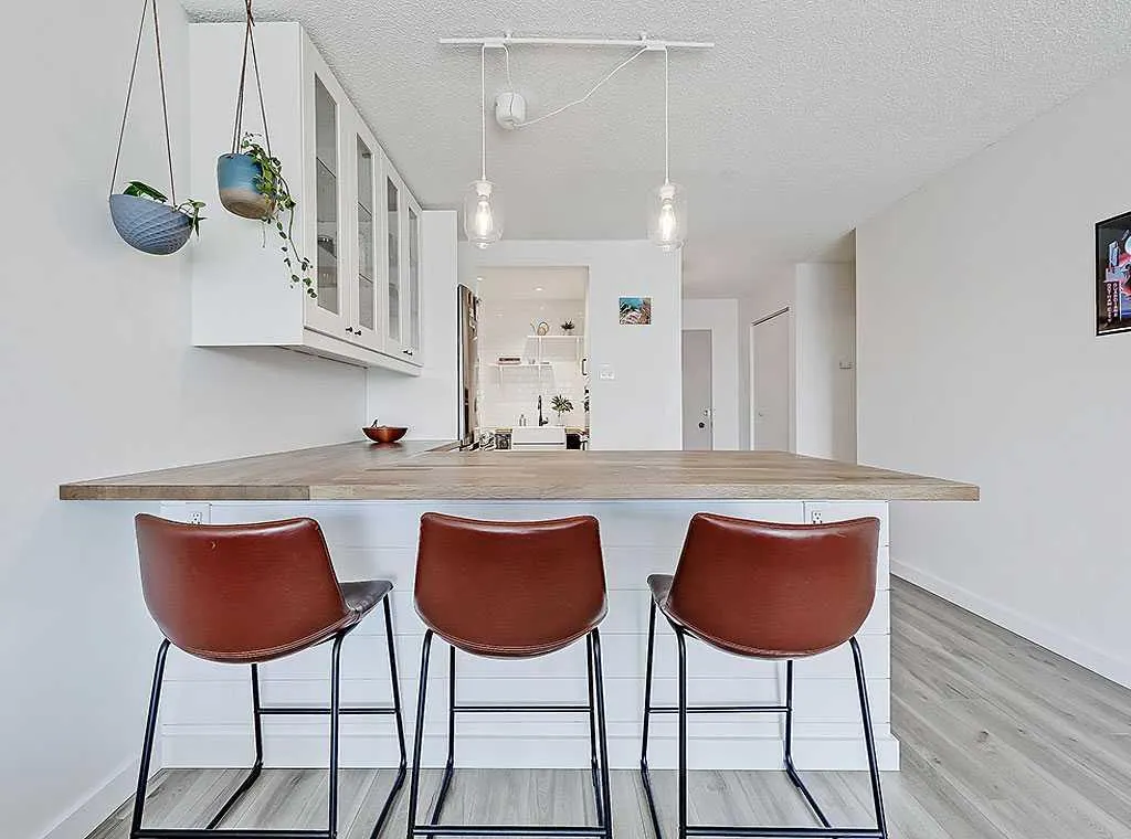 332 Cedar Crescent SW, #302