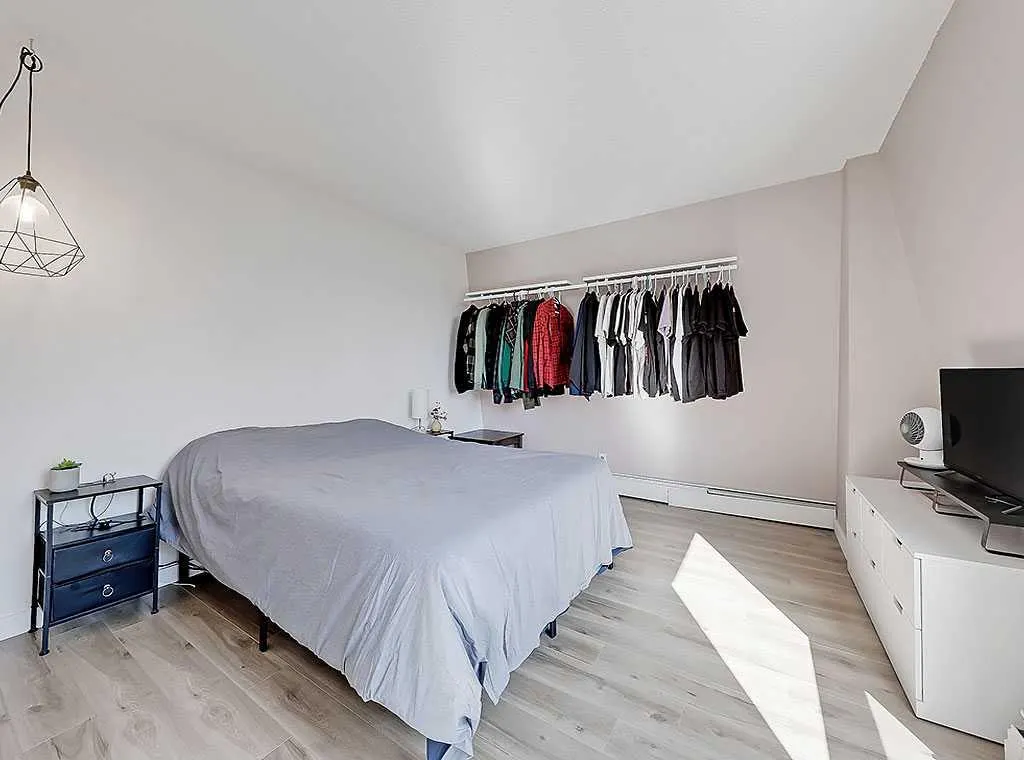 332 Cedar Crescent SW, #302