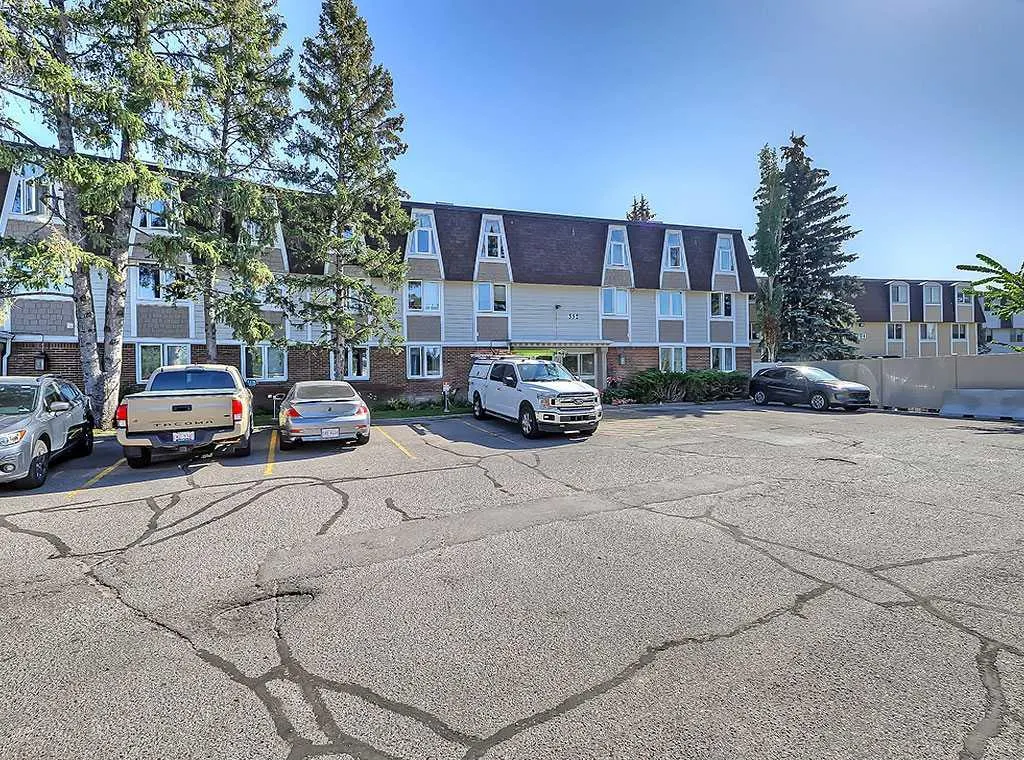 332 Cedar Crescent SW, #302
