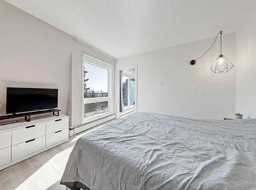 332 Cedar Crescent SW, #302