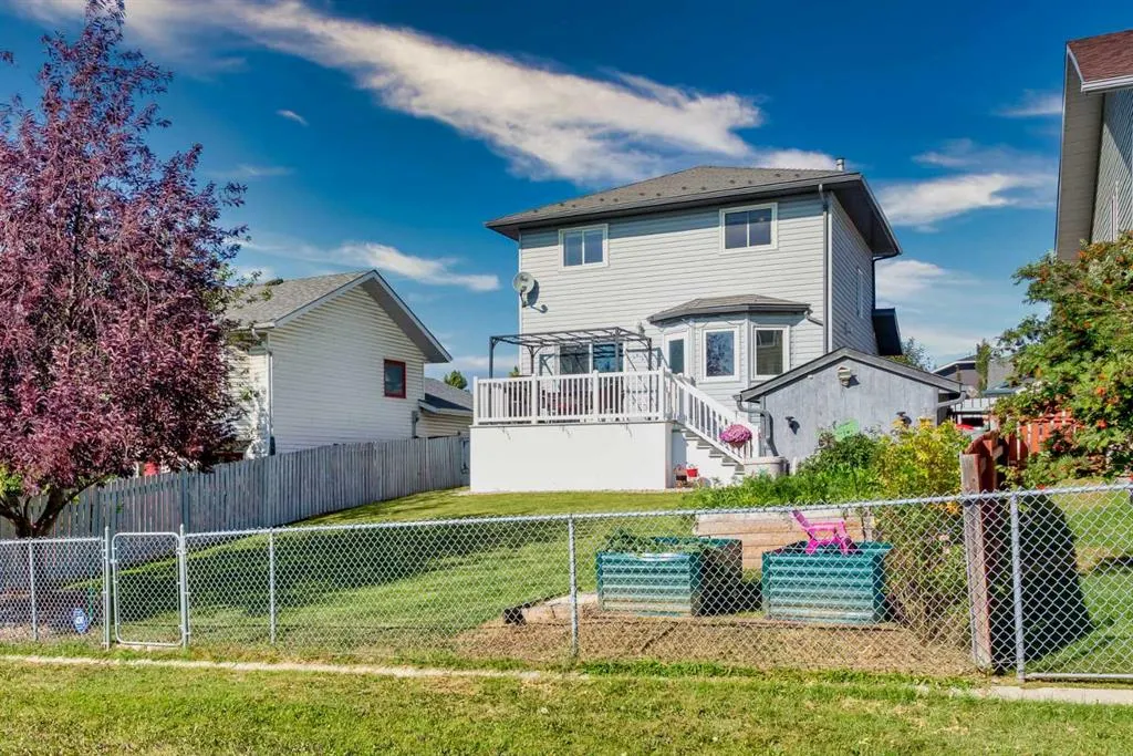 126 Elizabeth Way SE