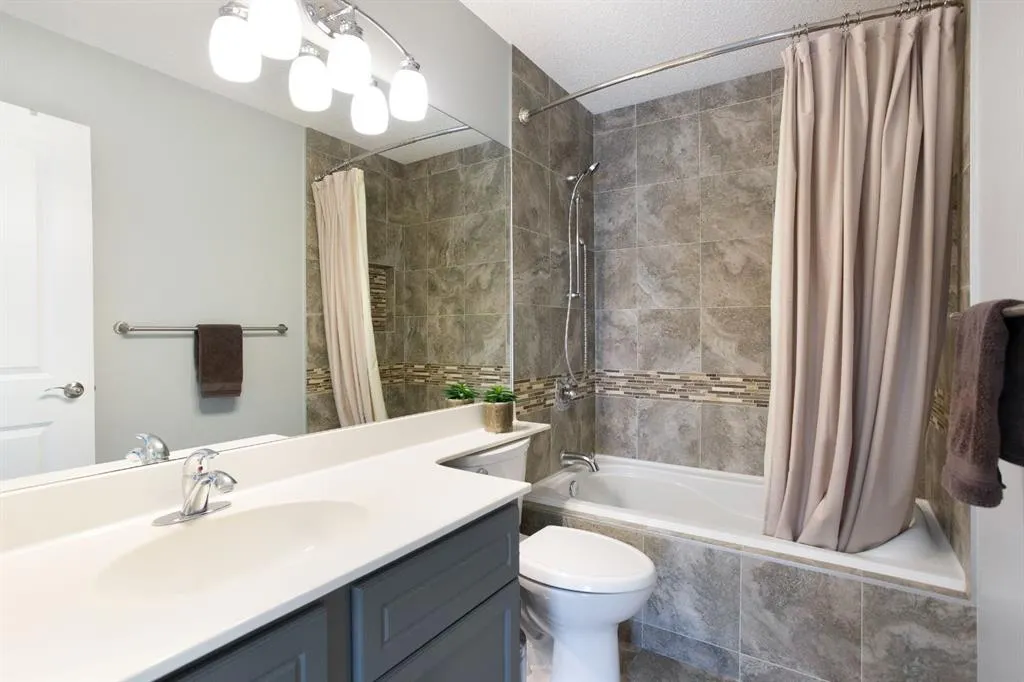 126 Elizabeth Way SE