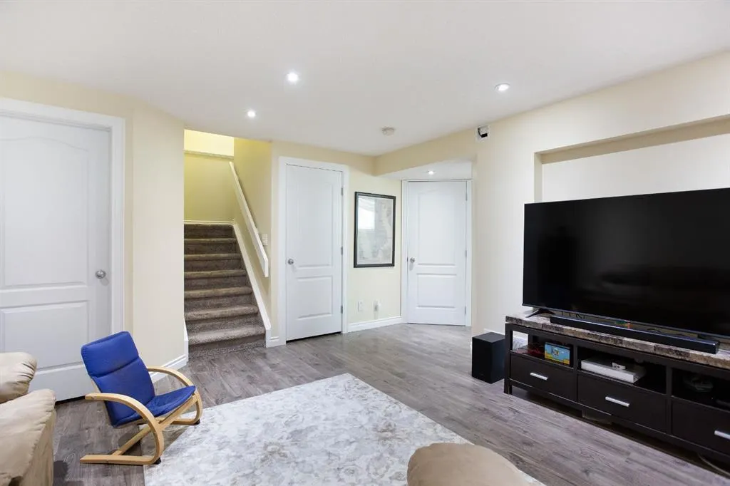 126 Elizabeth Way SE
