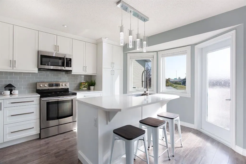 126 Elizabeth Way SE