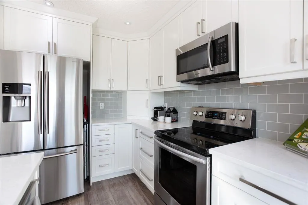 126 Elizabeth Way SE