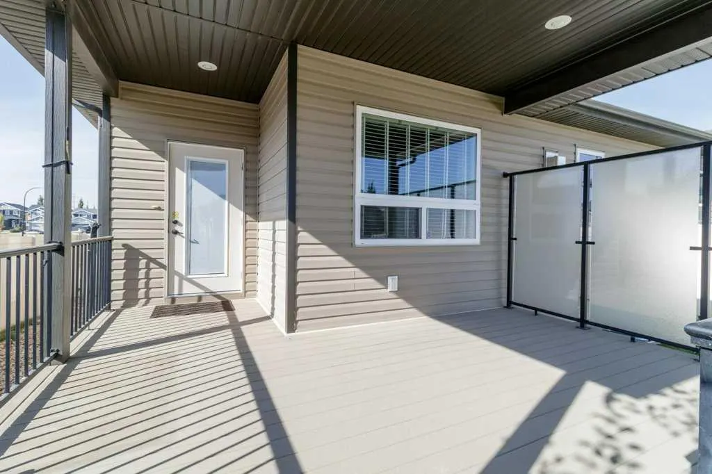 3 Vista Close