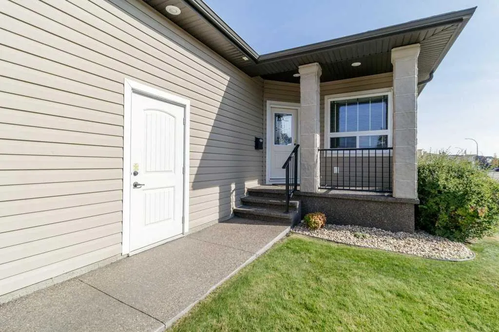 3 Vista Close