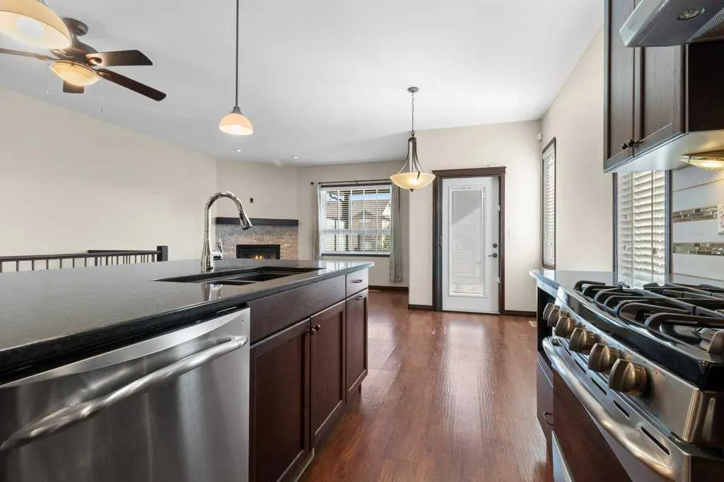 3 Vista Close