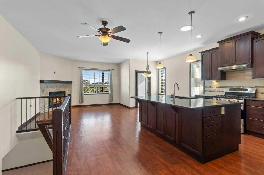 3 Vista Close