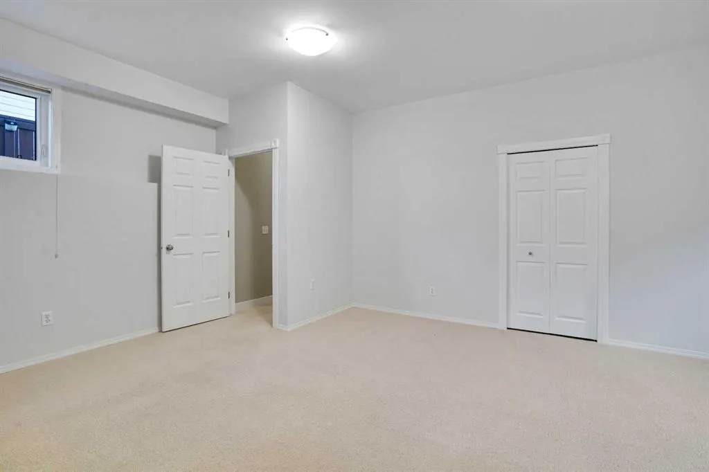 307 Arbour Grove Close NW