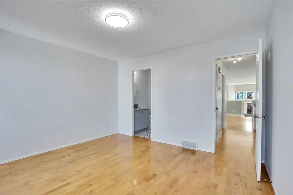 307 Arbour Grove Close NW