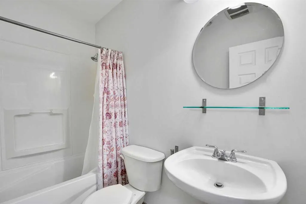 307 Arbour Grove Close NW