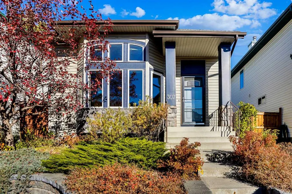 307 Arbour Grove Close NW
