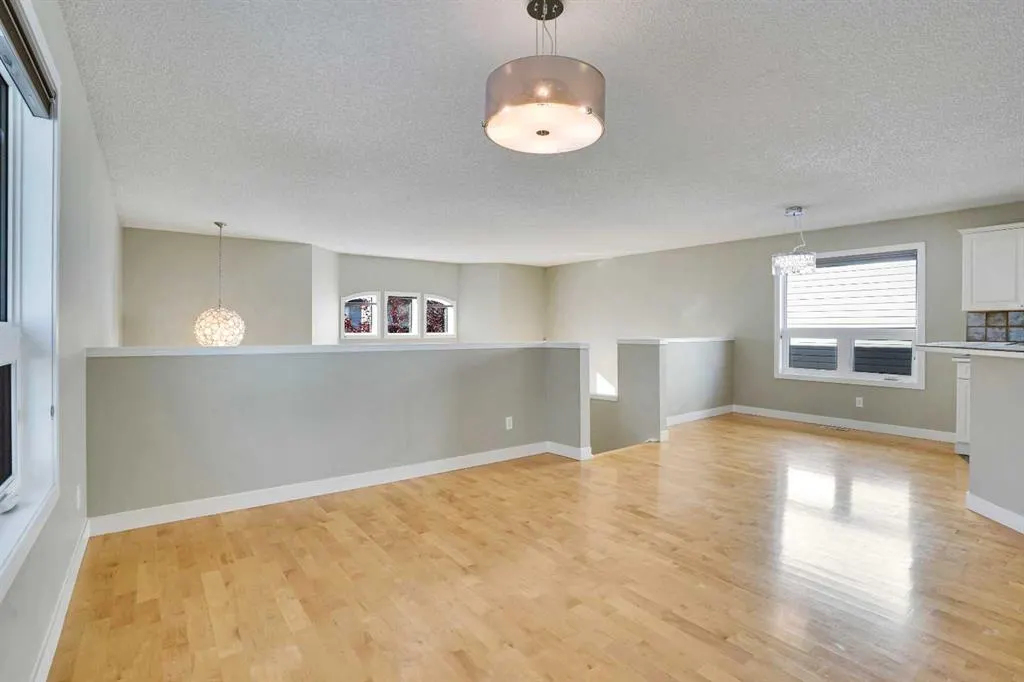 307 Arbour Grove Close NW