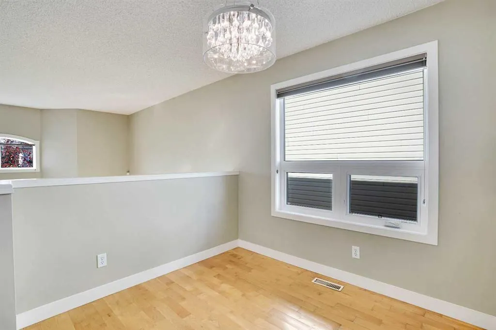 307 Arbour Grove Close NW