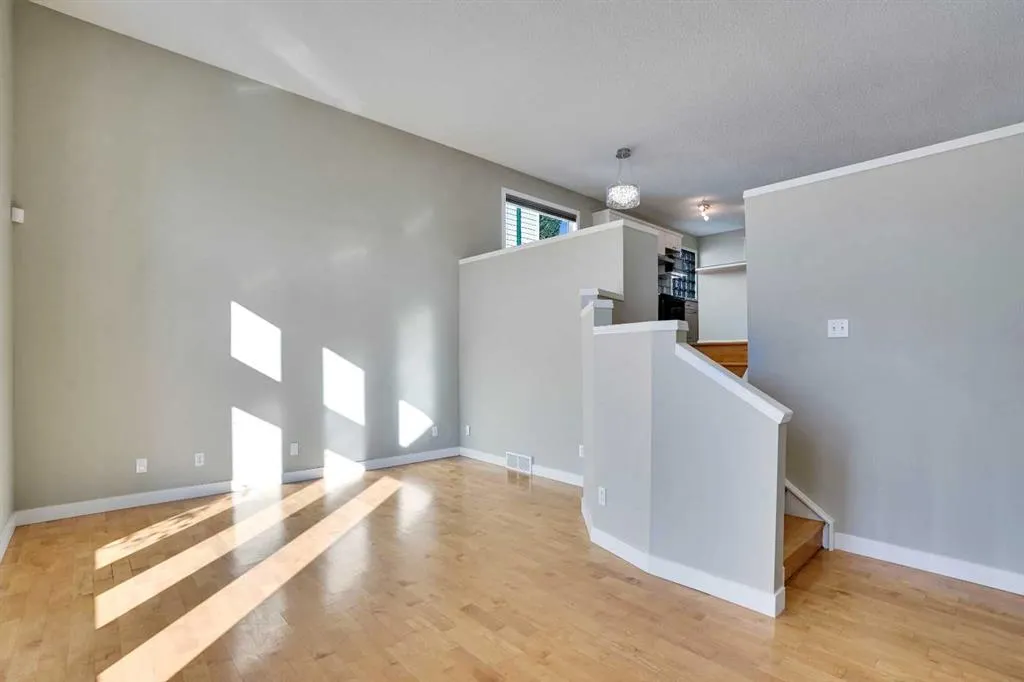 307 Arbour Grove Close NW