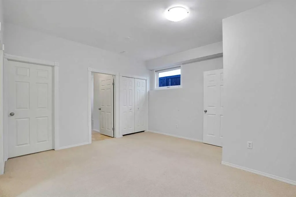 307 Arbour Grove Close NW