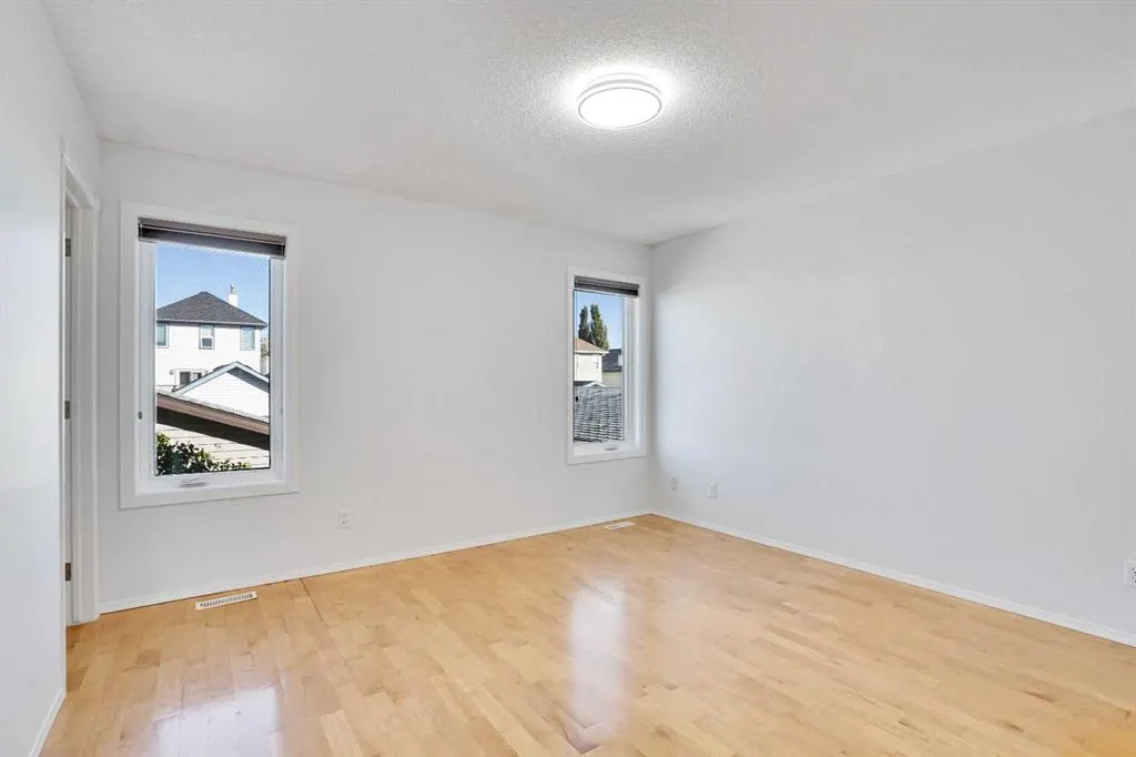 307 Arbour Grove Close NW