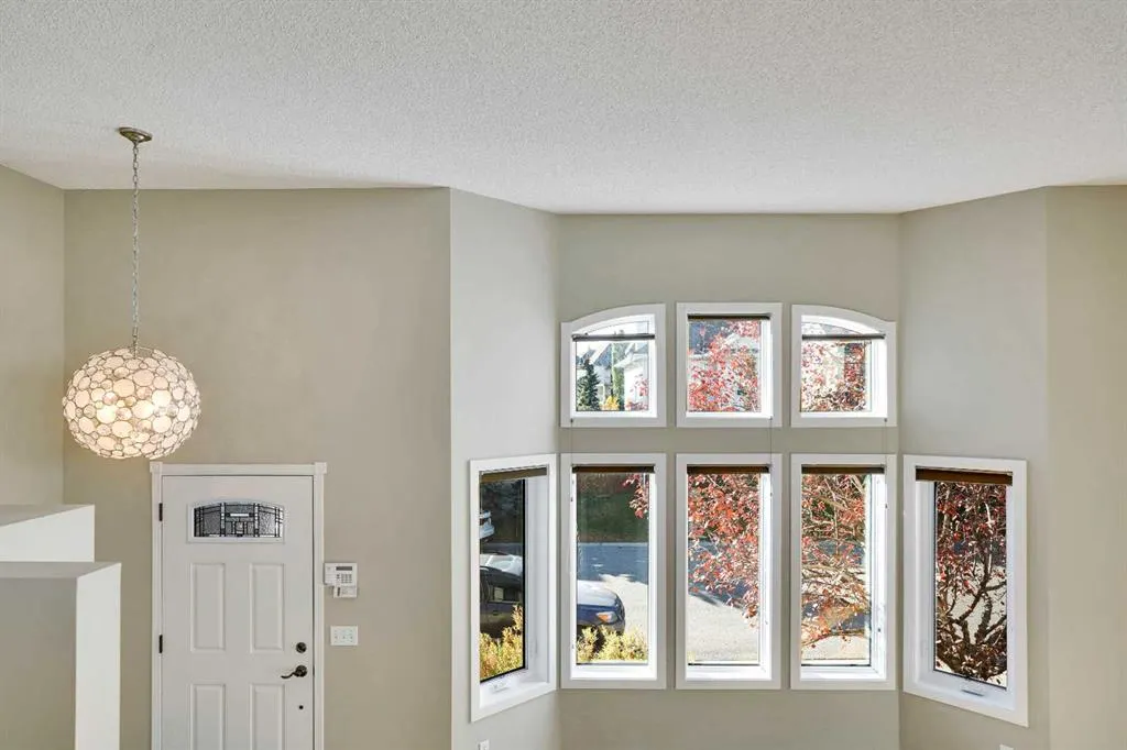 307 Arbour Grove Close NW