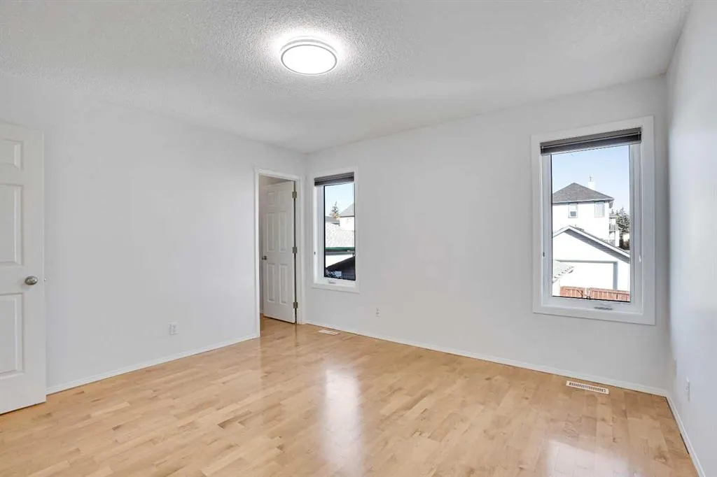 307 Arbour Grove Close NW