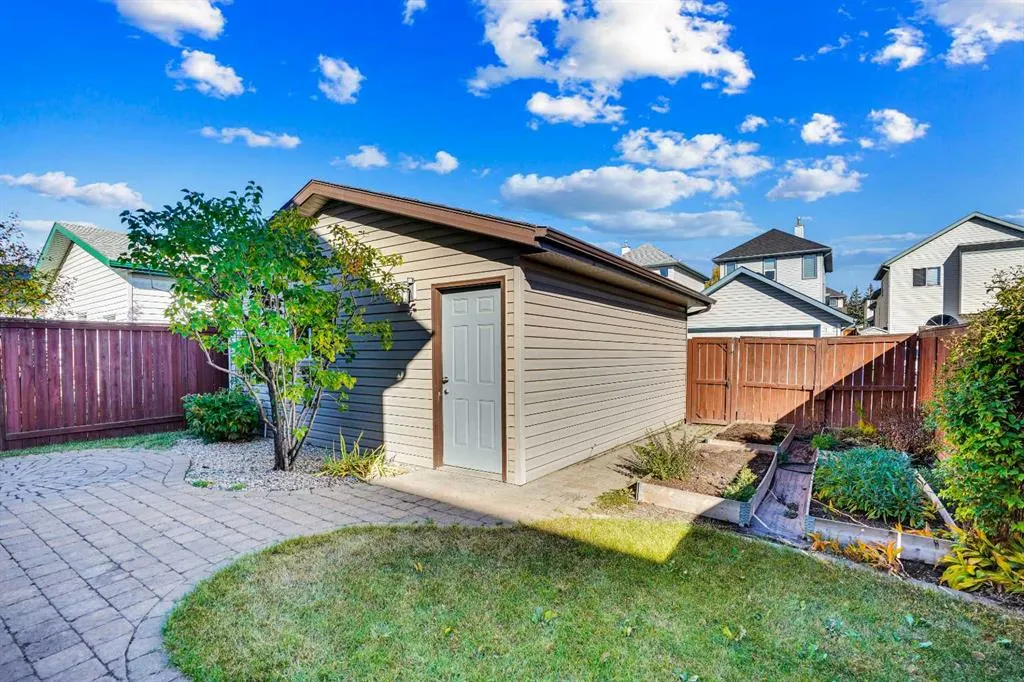 307 Arbour Grove Close NW