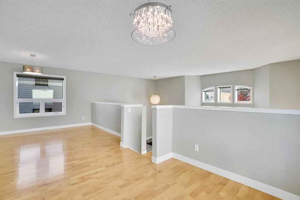 307 Arbour Grove Close NW
