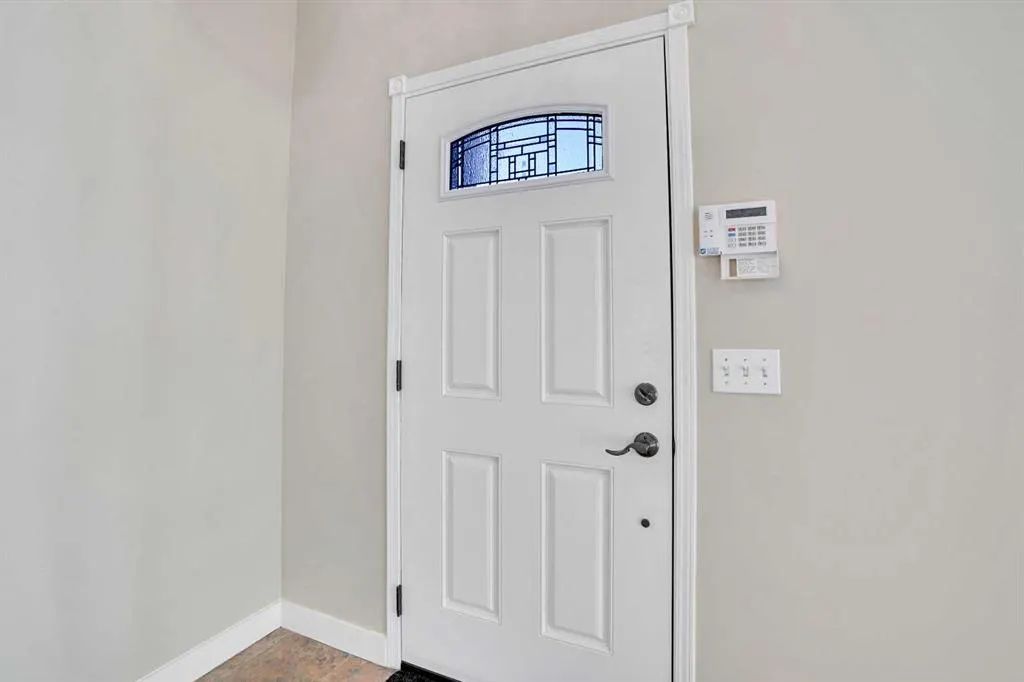 307 Arbour Grove Close NW