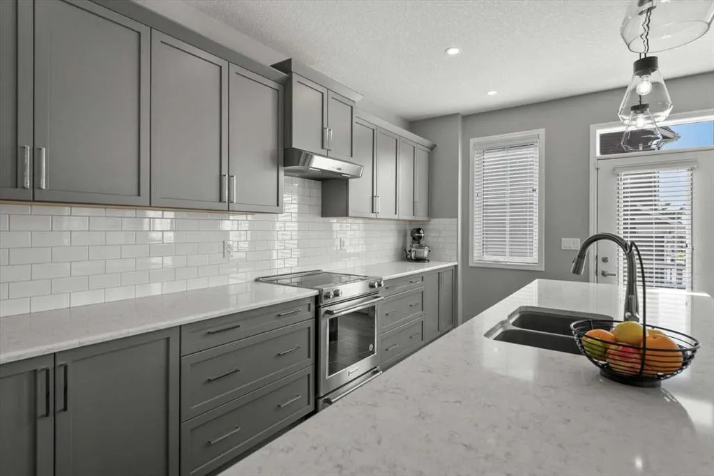 62 Carrington Manor NW