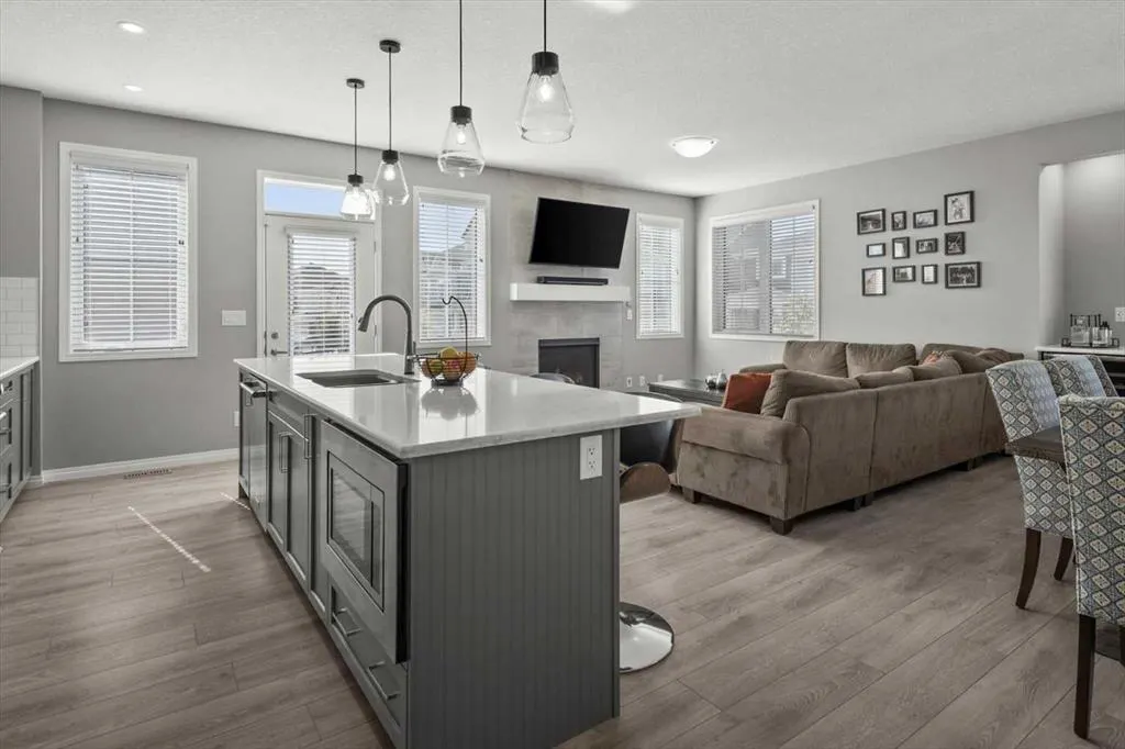 62 Carrington Manor NW