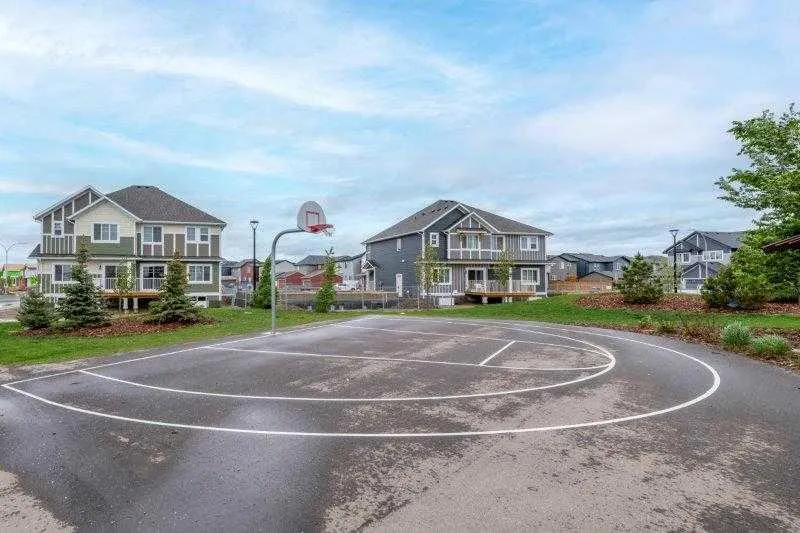 33 Walcrest Lane SE
