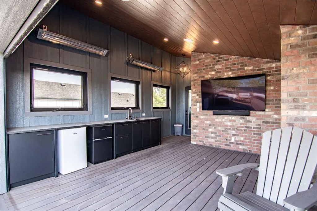 3417 Lakeshore Drive