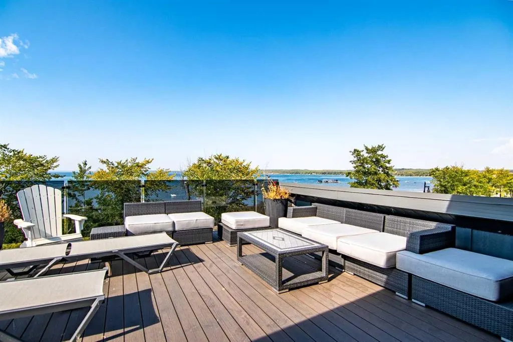 3417 Lakeshore Drive