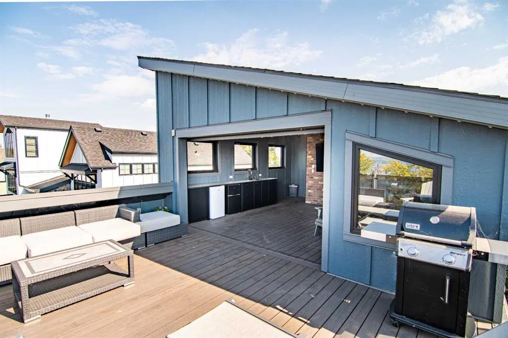 3417 Lakeshore Drive