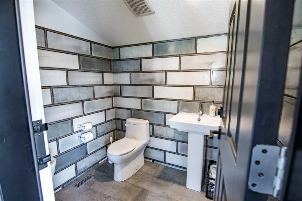 3417 Lakeshore Drive