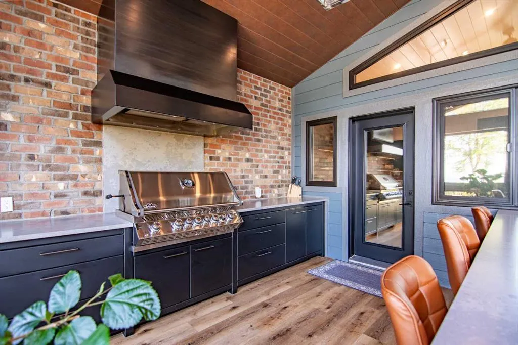 3417 Lakeshore Drive