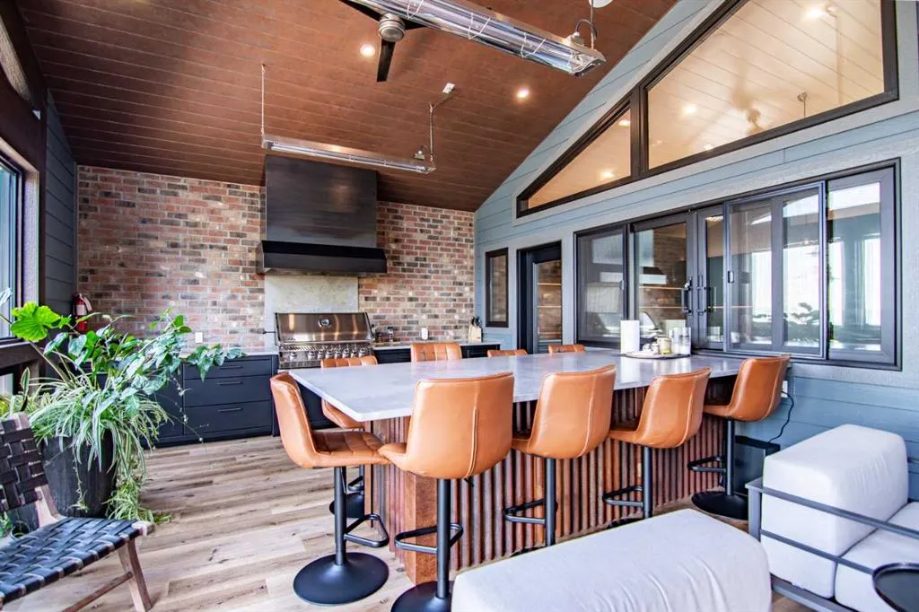 3417 Lakeshore Drive