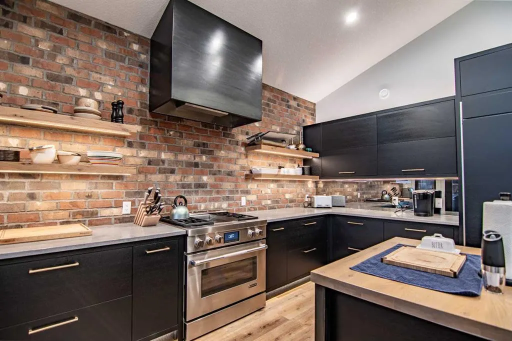 3417 Lakeshore Drive