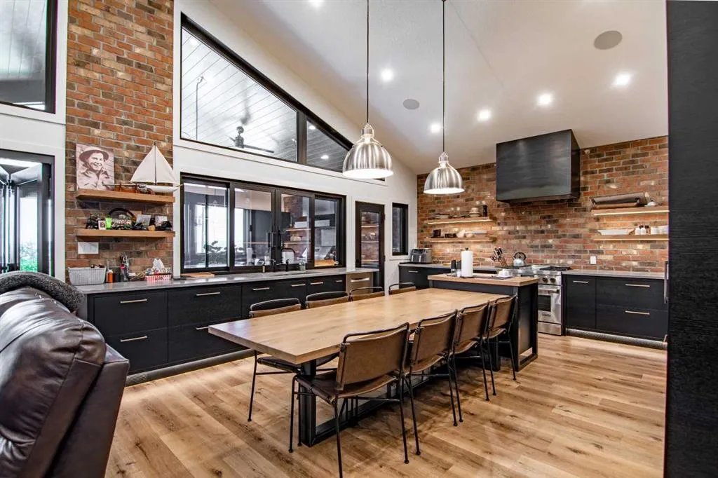 3417 Lakeshore Drive