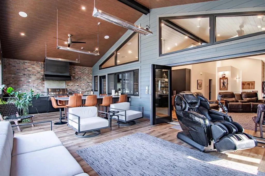 3417 Lakeshore Drive
