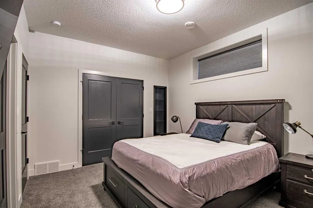 3417 Lakeshore Drive
