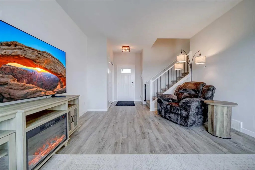 563 Moonlight Lane