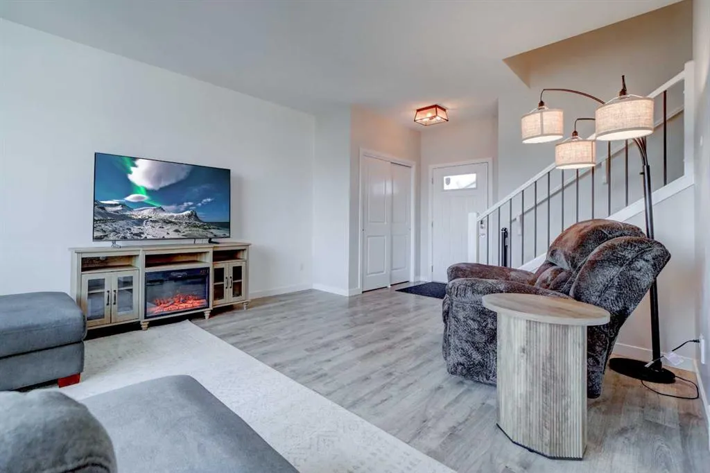 563 Moonlight Lane