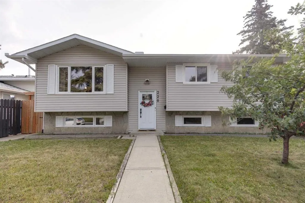 228 Penbrooke Way SE