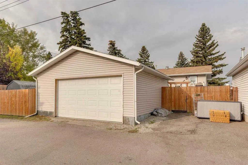 228 Penbrooke Way SE